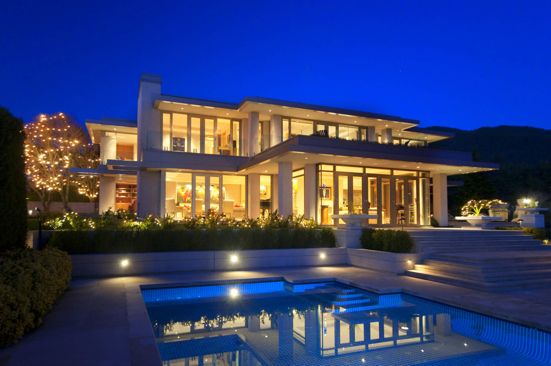Sophisticated Contemporary Residence!